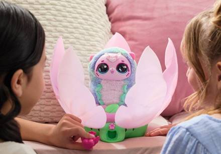 Hatchimals Yllätyssilmut - kun toukka muuttuu taianomaiseksi kissaksi siivillä
